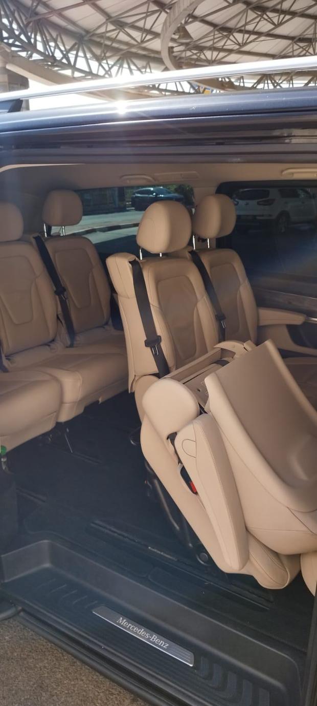 Чёрный Mercedes VAN перед трансфером из Бен-Гуриона в Тель-Авив · 3